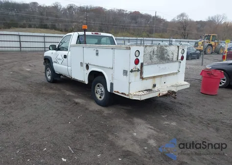 2001 Chevrolet Silverado 2500Hd z USA, uszkodzony, nr VIN 1GCHC24U51E273555